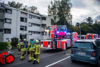 Esslingen-St Bernhardt: Kellerbrand erfordert umfangreiche Menschenrettung - 10 Verletzte